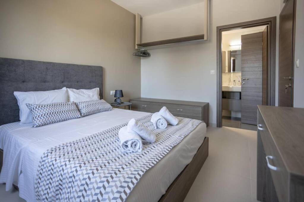 Mela Luxury Apartments Maroulas Exterior photo
